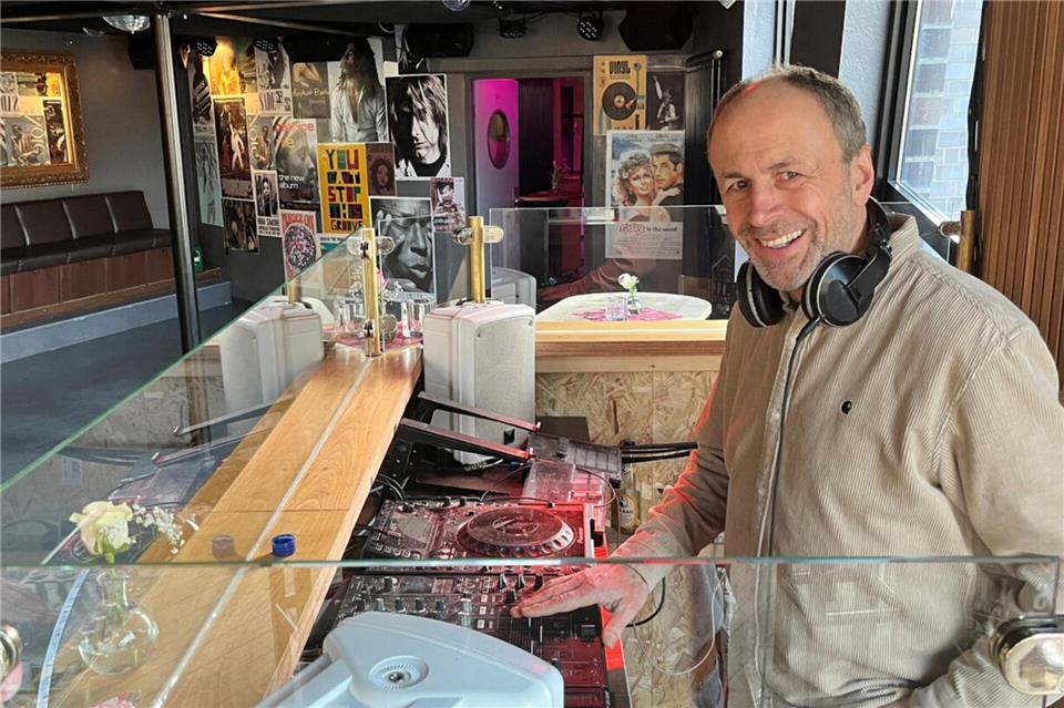 Rolf Elsing hat vor einem Jahr den Club am Bahnhof in Ahaus zum n-Joy umgebaut.