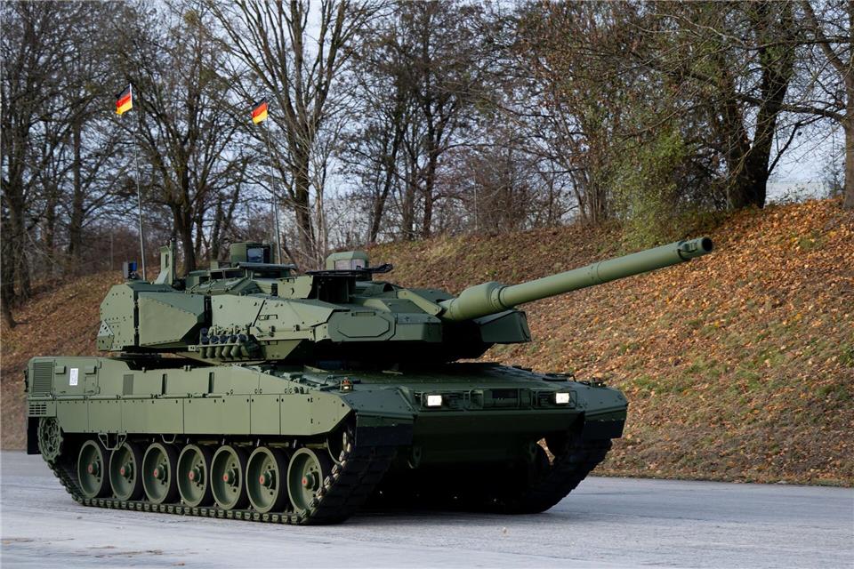Roll-Out Leopard 2A8 und Panzerhaubitze 2000Sven Hoppe/dpa