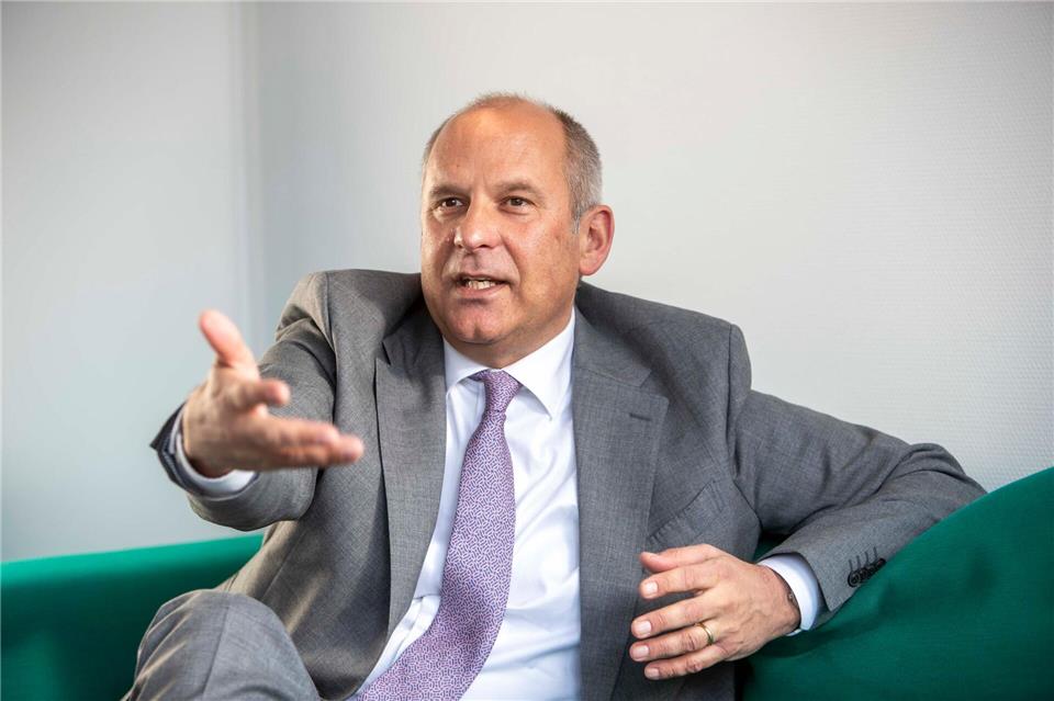 Roman Poseck (CDU), Innenminister von Hessen, bezeichnet Einsatzkräfte als „Alltagshelden“. (Archivbild)Helmut Fricke/dpa