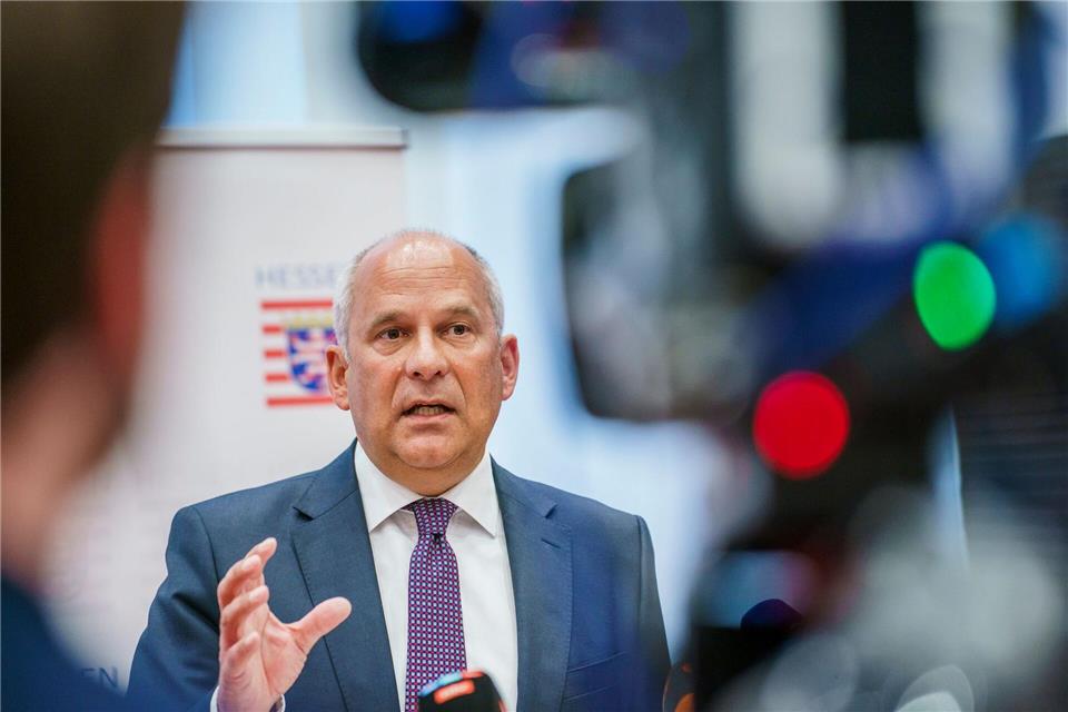 Roman Poseck (CDU), Innenminister von Hessen, bezeichnet sein Land als ein sehr sicheres Bundesland. (Archivbild)Andreas Arnold/dpa