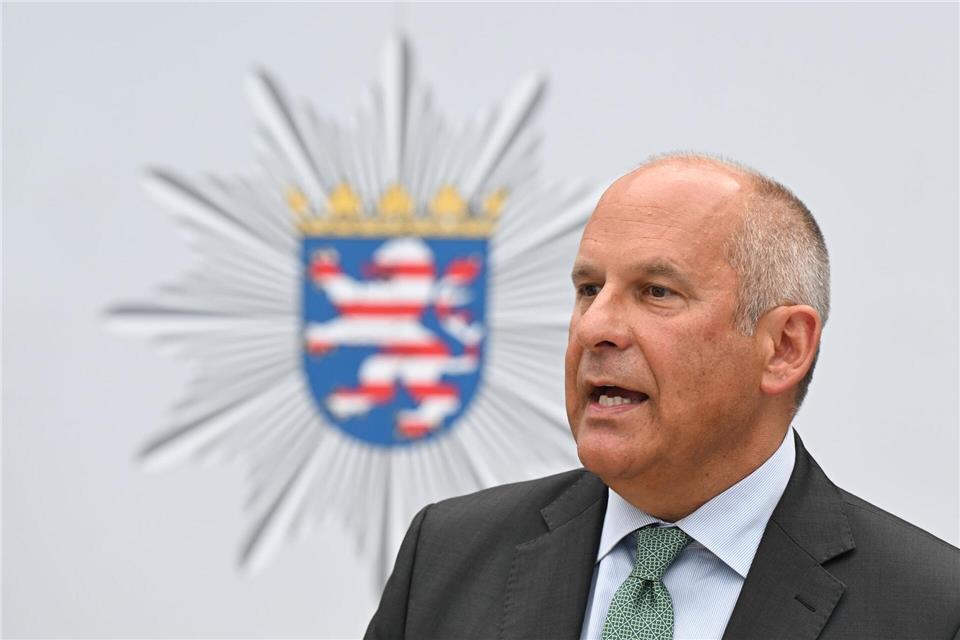 Roman Poseck (CDU), Innenminister von Hessen, verfolgt eine konsequente Abschiebepolitik. (Archivbild)Arne Dedert/dpa