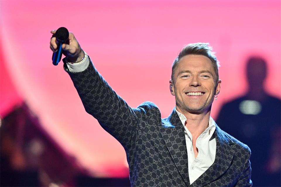 Ronan Keating hatte sich für „Masked Singer“ als singendes Mikrofon verkleidet. (Archivbild)Hendrik Schmidt/dpa