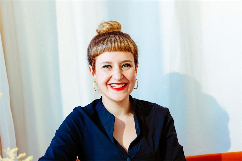 Ronia Schiftan ist Gesundheits- und Ernährungspsychologin sowie Autorin des Buches „Wie Kinder essen - Kindliches Essverhalten verstehen, Prägungen reflektieren und Familien entspannen“.Ruben Ung/Ronia Schiftan/dpa-tmn