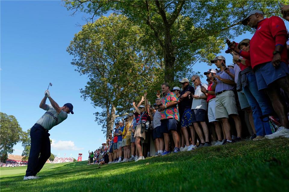 Rory McIlroy sorgt zum Auftakt des Ryder Cups für Aufsehen.Robert Bukaty/AP/dpa