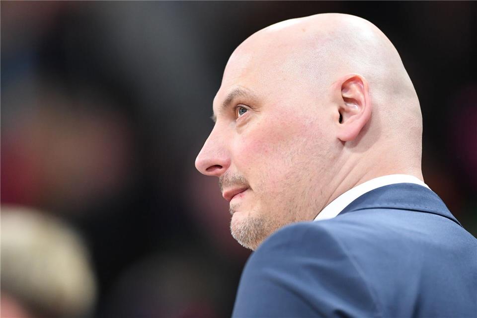 Rostocks Trainer Przemyslaw Frasunkiewicz freut sich über den Sieg gegen Bamberg. (Archivbild)Michael Schwartz/dpa