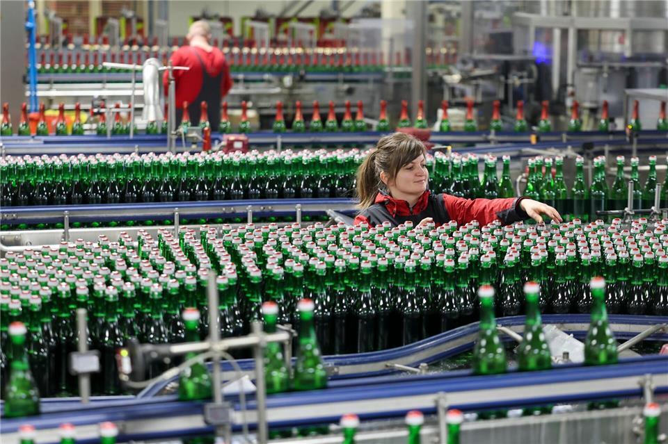 Rotkäppchen gehört zur Tarifgemeinschaft der Ernährungsindustrie in Sachsen-Anhalt, für die derzeit über höhere Löhne verhandelt wird. (Archivbild) Jan Woitas/dpa