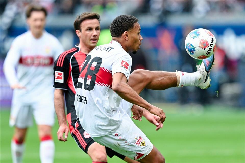 Routinier Mario Götze (l) wurde zwischenzeitlich von Albert Riera degradiert. Uwe Anspach/dpa