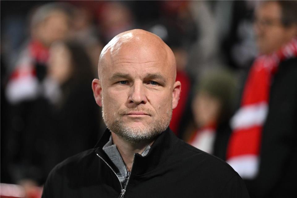 Gladbach-Trainer Polanski: „Ernüchternder Abend“ Rouven Schröder stärkte Trainer Eugen Polanski den Rücken.Soeren Stache/dpa