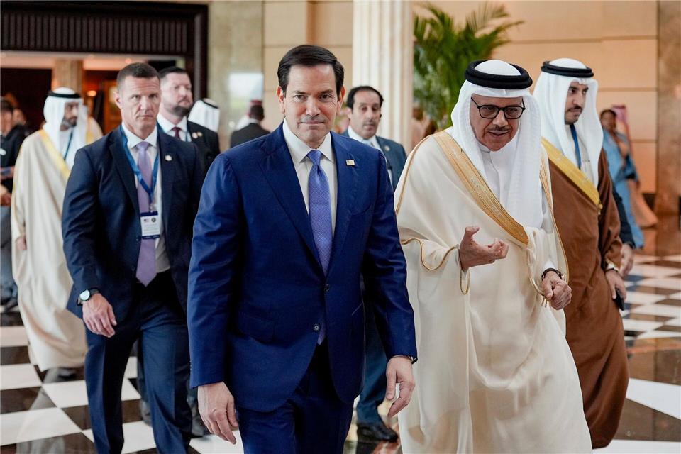 Rubio mit dem bahrainischen Außenminister al-Sajani.Eric Lee/Pool Reuters/AP/dpa