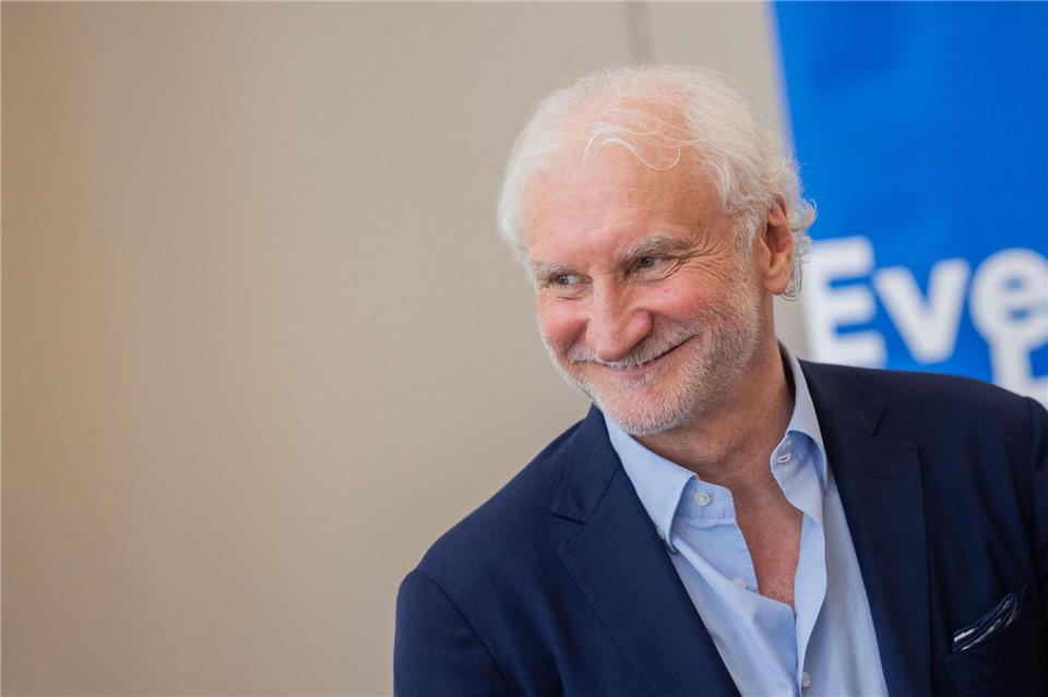 Rudi Völler wird beim Sportpresseball als Legende des Sports geehrt.Rolf Vennenbernd/dpa