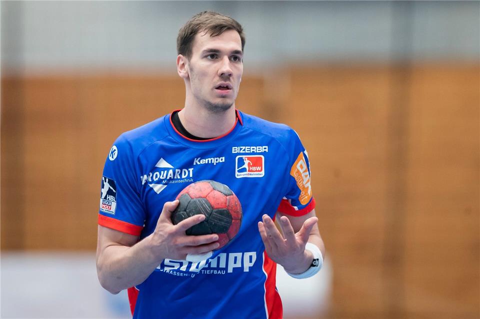 Rückraumspieler Jona Schoch hat seinen Vertrag bei der HSG Wetzlar verlängert.Tom Weller/dpa