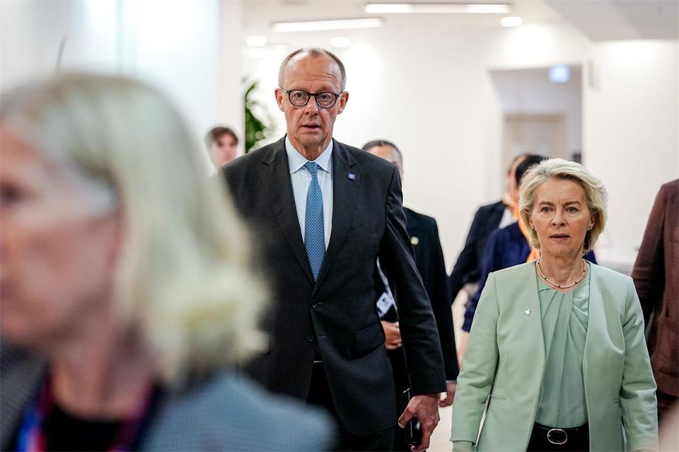 Rückschlag für Ursula von der Leyens Kanada-Pläne: Bundeskanzler Friedrich Merz setzte gemeinsam mit Kollegen durch, dass der Begriff „assoziiertes Mitglied“ für Kanada vorerst nicht gebraucht wird. (Archivbild)Kay Nietfeld/dpa