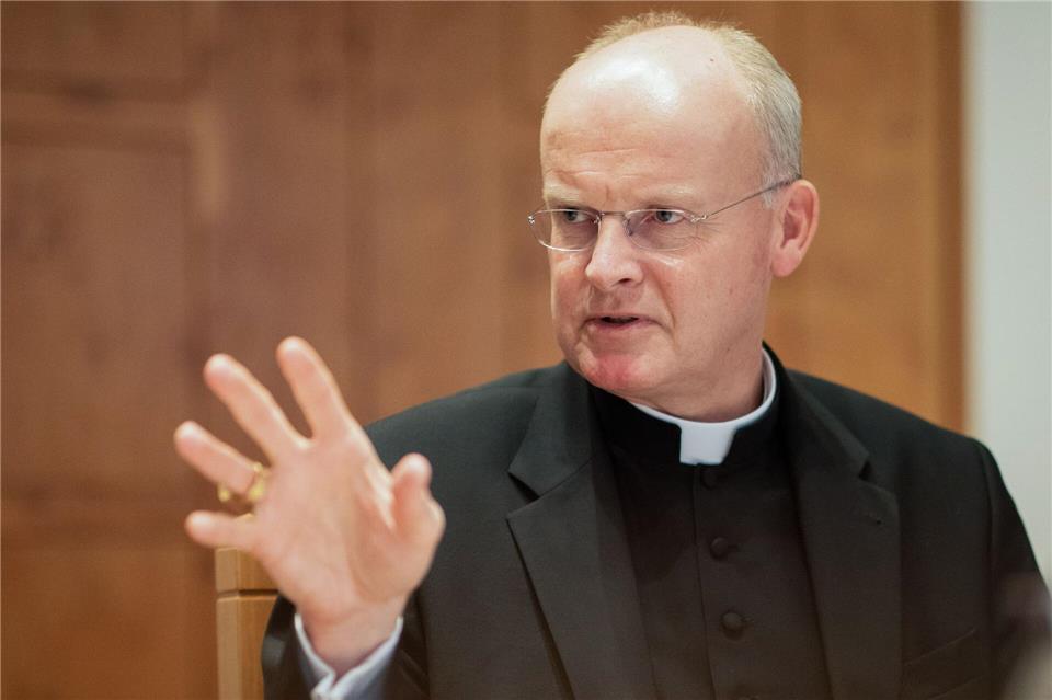 Ruhrbischof Franz-Josef Overbeck sieht einen bedenklichen Trend zur „illiberalen Demokratie“ (Archivbild).Marcel Kusch/dpa