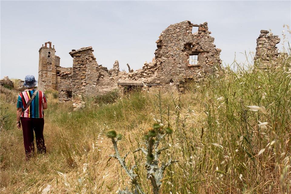 Ruinen der Dorfkirche: Peñalcázar liegt einsam in der Bergwelt der Provinz Soria.Andreas Drouve/dpa-tmn