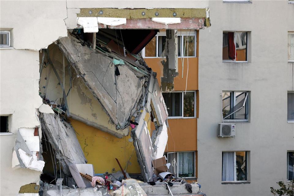 Rumänien: Drei Tote nach Explosion in Wohnhaus Rumäniens Ministerpräsident Ilie Bolojan sagte, dass das Gebäude wahrscheinlich abgerissen werden müsse.Cristian Cristel/XinHua/dpa