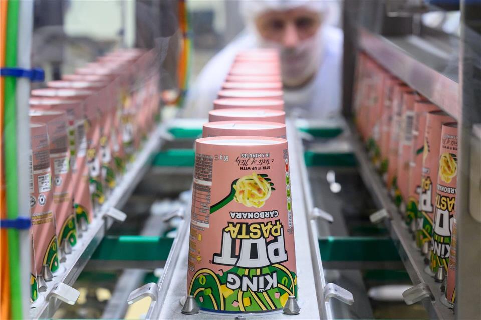 Rund 10 Millionen Euro hat der Lebensmittelkonzern Unilever in eine neue Fertigungslinie am Standort Auerbach im Vogtland investiert.Hendrik Schmidt/dpa