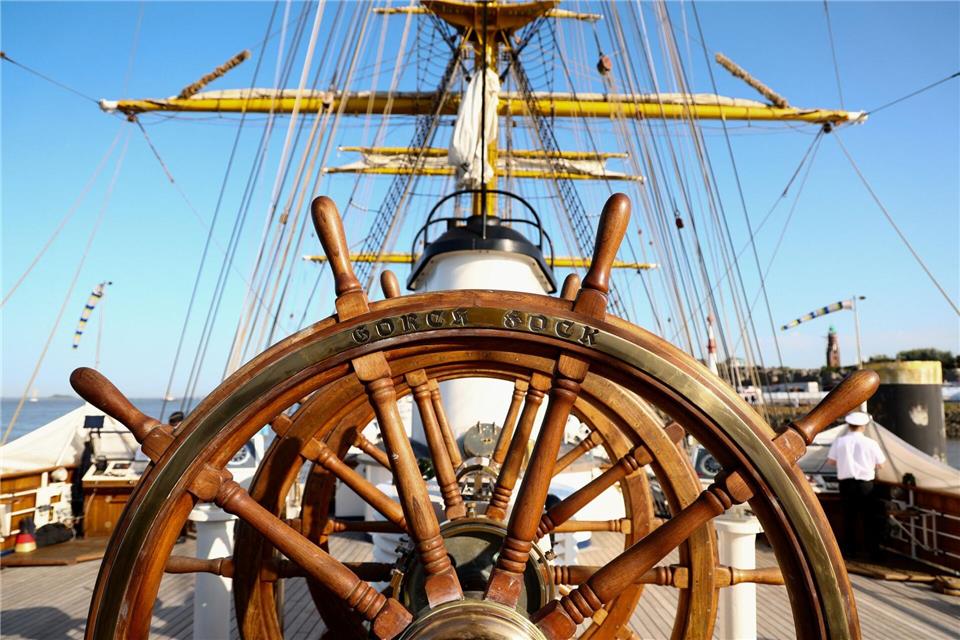 Rund 100 Schiffe nahmen an der Parade teil.Leon Kuegeler/Reuters Pool/dpa