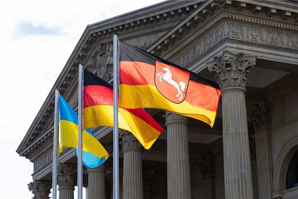 Rund 115.000 Ukrainerinnen und Ukrainer leben in Niedersachsen. (Symbolbild)Michael Matthey/dpa