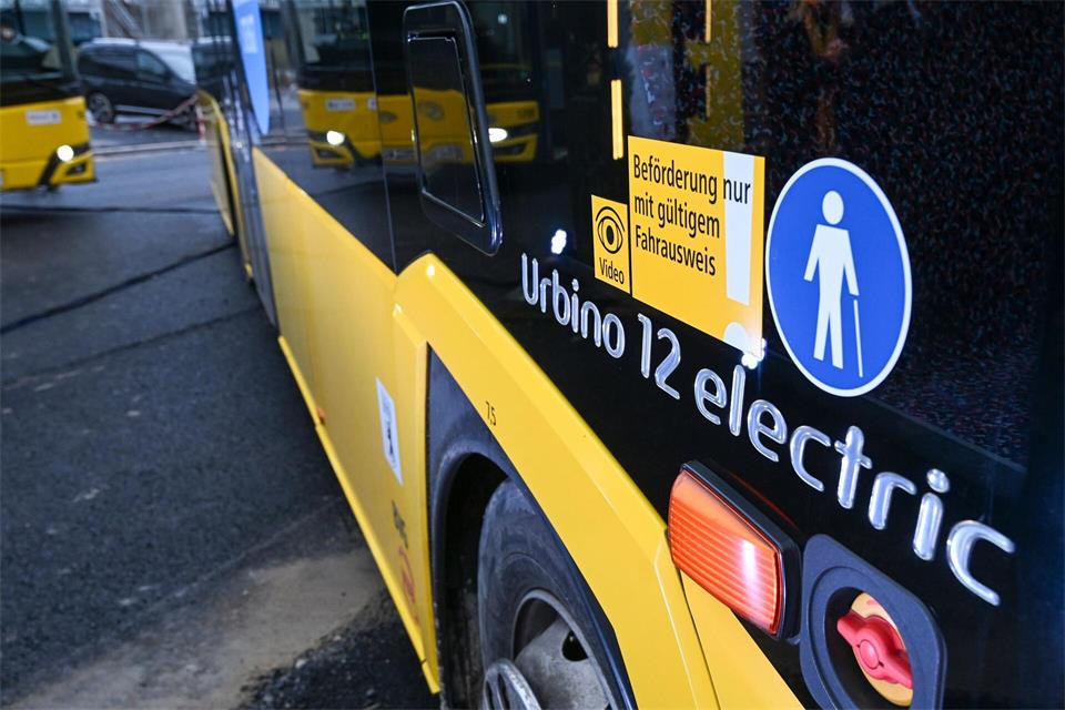 Rund 12 Prozent der Busflotten in Deutschland wurden bereits auf alternative Antriebe umgestellt. (Archivbild)Jens Kalaene/dpa