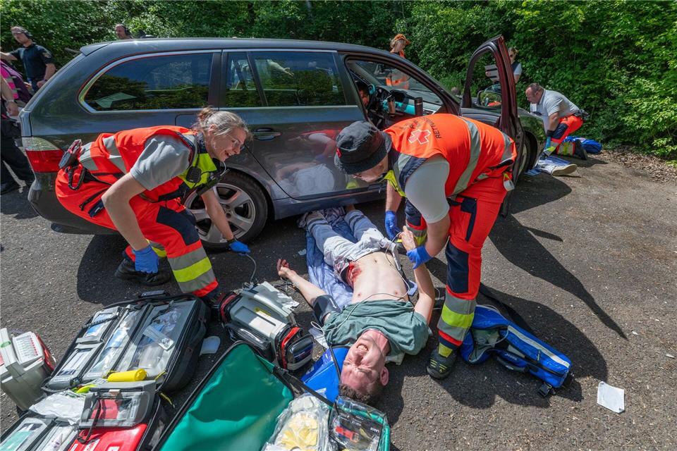 Rund 130 Menschen waren beteiligtBoris Roessler/dpa