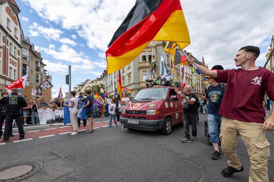 Rund 1.500 Demonstranten der Initiative „Projekt M1llion“ verlangten den Rücktritt der Bundesregierung. Pia Bayer/dpa