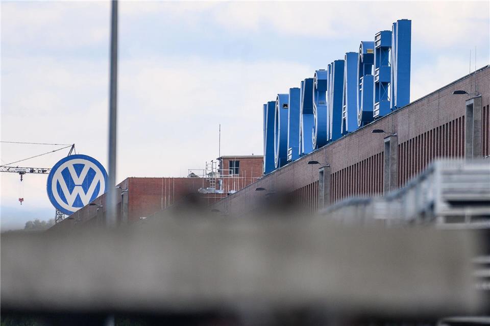 Rund 15.000 Menschen sind beim VW-Werk Kassel-Baunatal beschäftigt. (Archivbild)Swen Pförtner/dpa