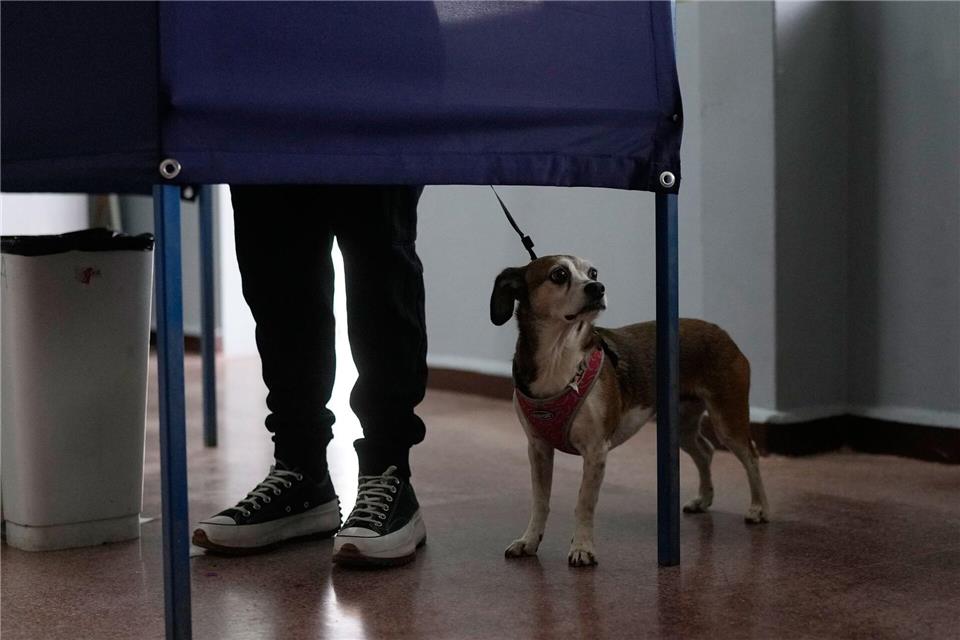 Rund 15,8 Millionen Menschen waren zur Wahl aufgerufen.Matias Delacroix/AP/dpa