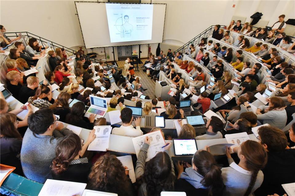 Rund 17 Prozent aller 2,87 Millionen Studierenden in Deutschland kommen laut Statistischem Bundesamt aus dem Ausland. (Archivbild)Waltraud Grubitzsch/dpa-Zentralbild/dpa