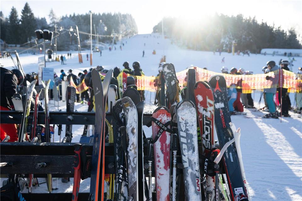 Rund 200.000 Skifahrer hat das Skigebiet Altenberg in dieser Saison angelockt. (Archivbild)Sebastian Kahnert/dpa