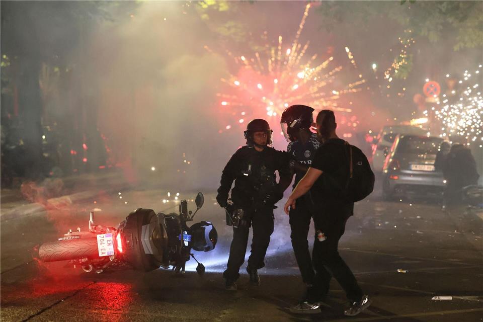 Rund 22.000 Polizisten waren landesweit im Einsatz.Thomas Padilla/AP/dpa