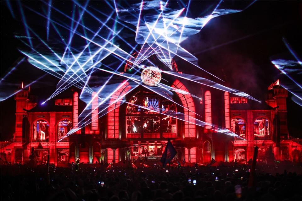 Rund 225.000 Menschen passen auf das Parookaville-Gelände - zuletzt war das Festival immer ausverkauft. (Archivbild)Christoph Reichwein/dpa