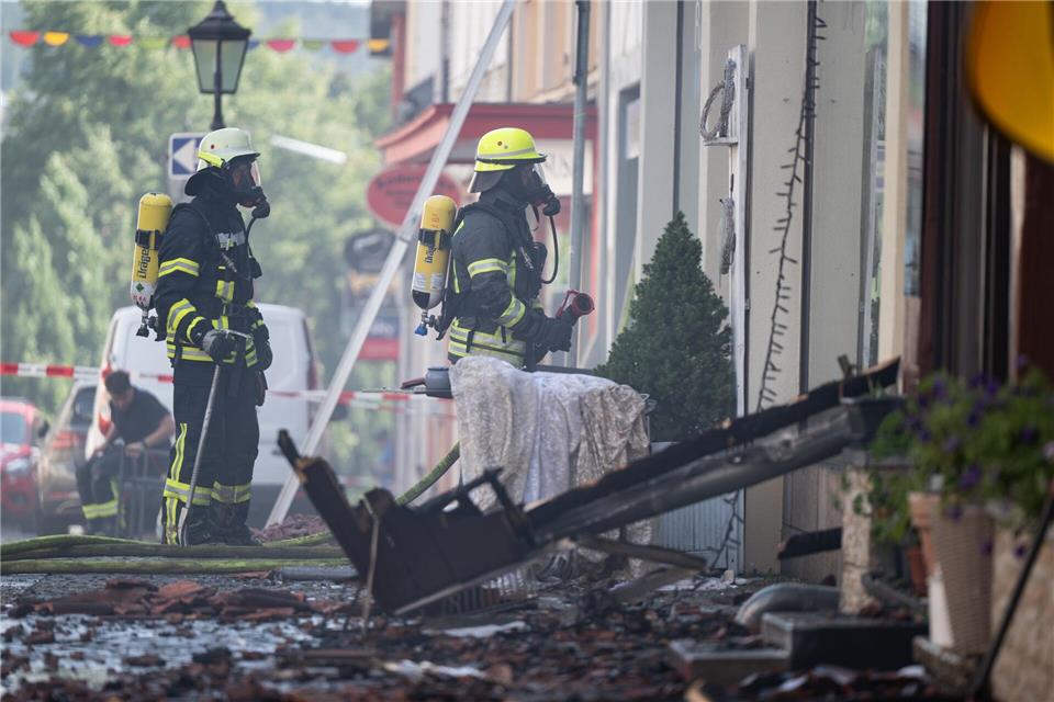 Rund 250 Feuerwehrleute waren im Einsatz. Florian Wiegand/dpa