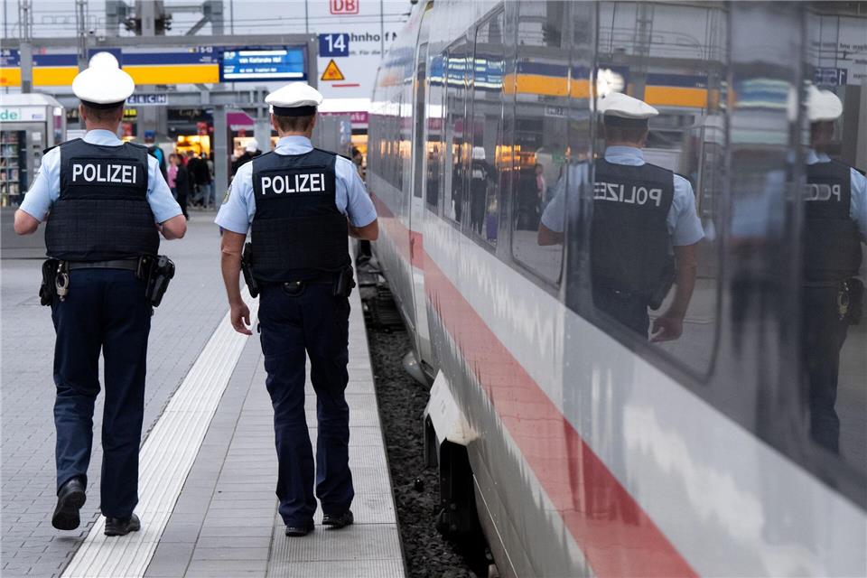 Rund 270 Beamtinnen und Beamten waren am Wochenende bei der Aktion unter anderem Münchner Hauptbahnhof im Einsatz. (Symbolbild)Sven Hoppe/dpa