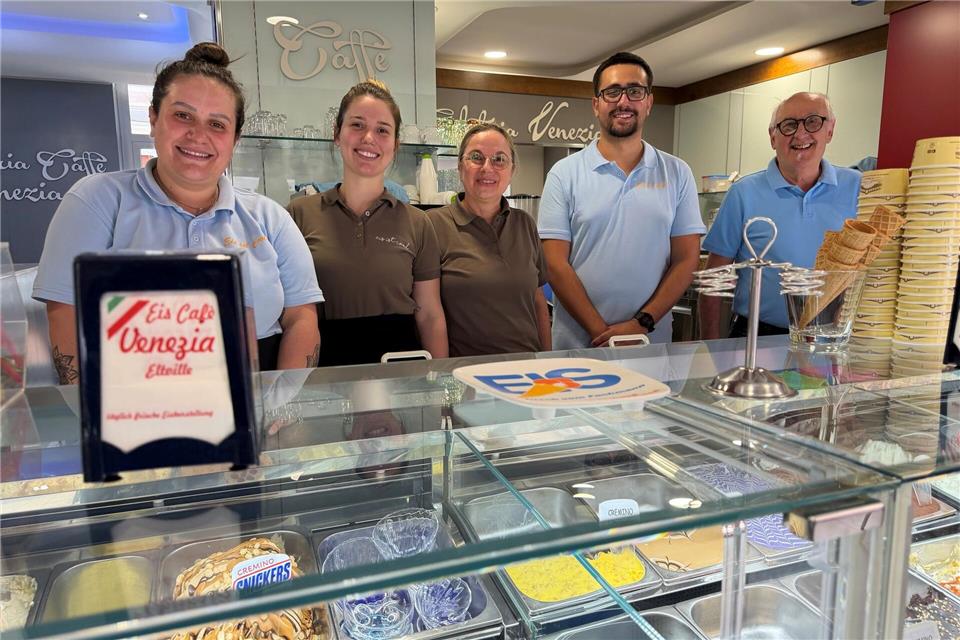 Rund 30 Eissorten bietet das Eiscafé Venezia in Eltville. Immer wieder werden sie gewechselt. Jens Albes/dpa