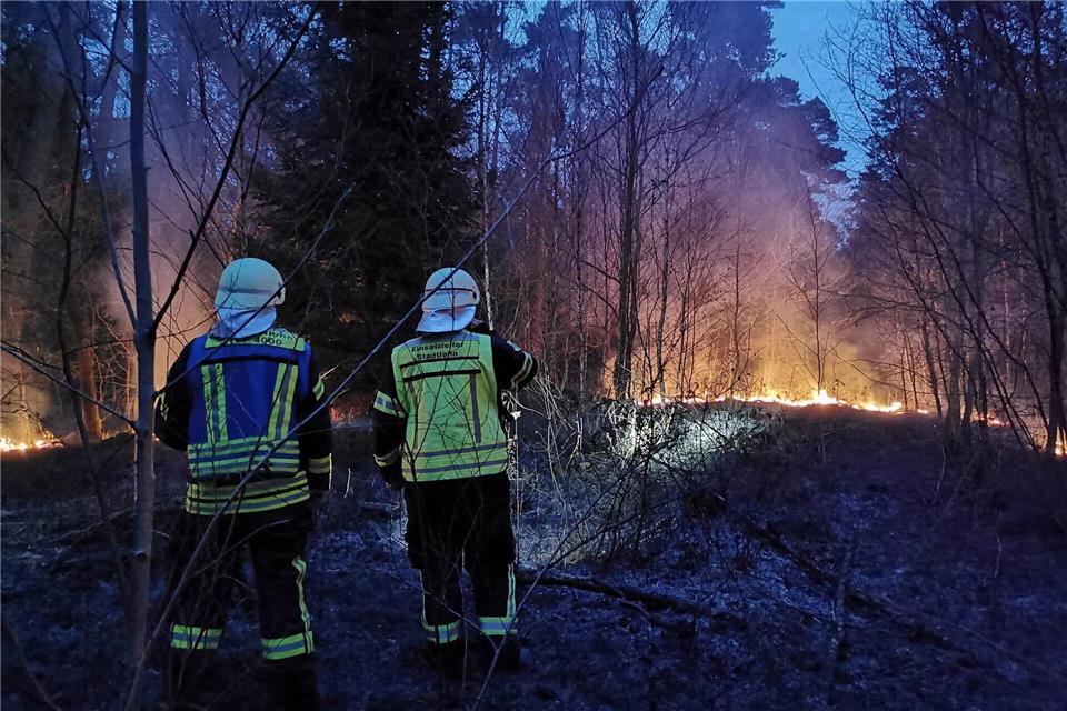 Rund 30 Stunden waren an die 140 Einsatzkräfte mit dem Bekämpfen des Waldbrandes im März zwischen Büren und Ahaus beschäftigt. Der Verdacht der vorsätzlichen Brandstiftung kam schnell auf. Dafür musste sich nun ein vorbestrafter Ahauser im Amtsgericht verantworten.