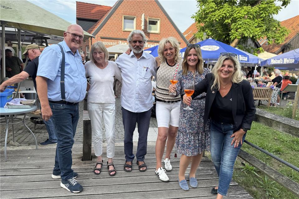 Rund 300 Gäste genossen die laue Sommerstimmung am Freitag.