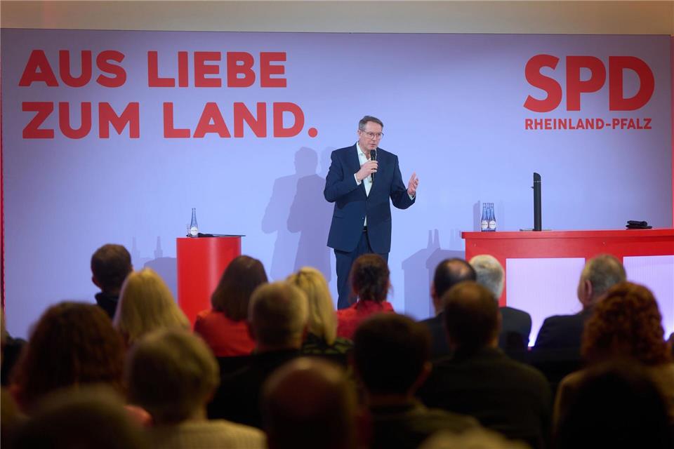 Rund 300 Gäste kommen zum Auftakt der Wahlkampftour des SPD-Spitzenkandidaten. Thomas Frey/dpa