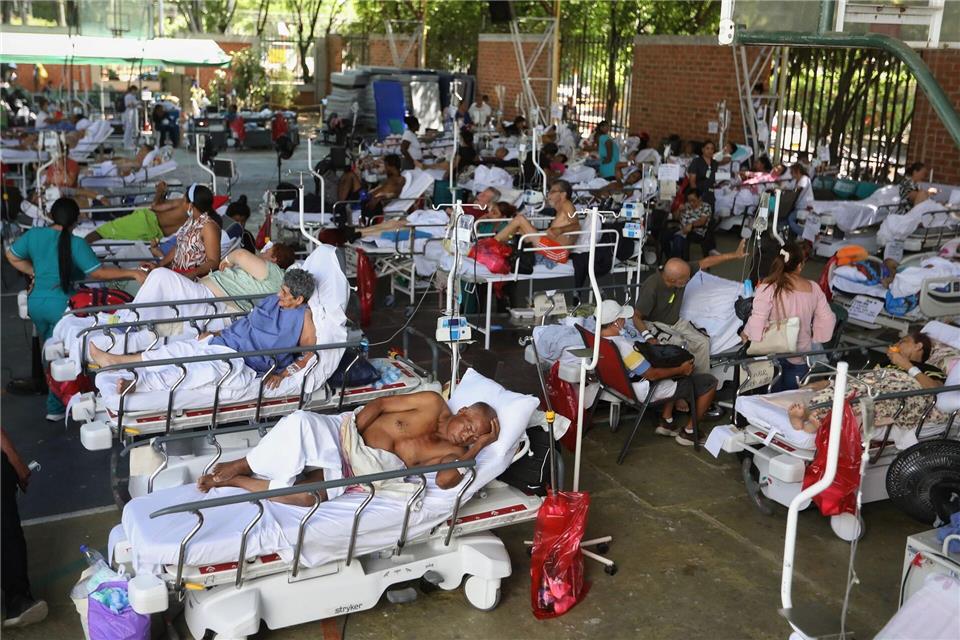 Rund 3.500 Menschen wurden verletzt.Santiago Saldarriaga/AP/dpa