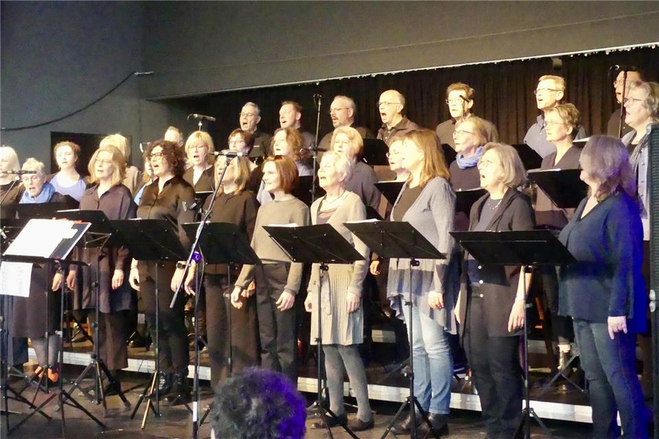 Rund 40 Mitglieder des Chores werden beim Frühjahrskonzert auf der Bühne stehen.