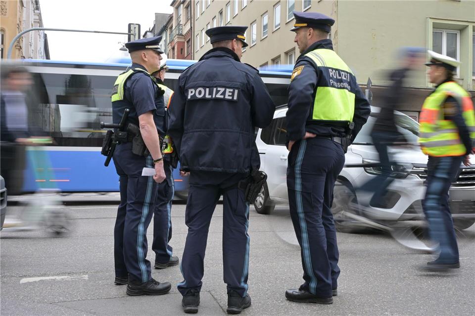 Rund 40 Objekte wurden durchsucht.Malin Wunderlich/dpa