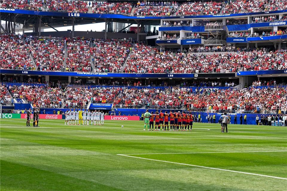 Rund 40 Prozent der internationalen Besucher der WM in Amerika kommen aus Europa. (Archivbild)Gregory Bull/AP/dpa
