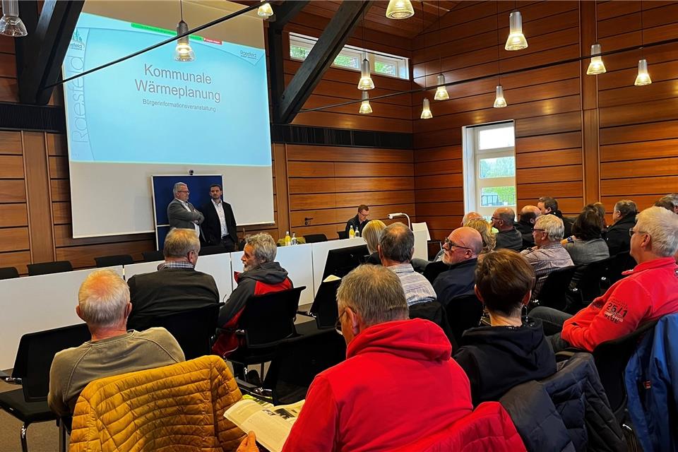 Rund 40 Raesfelder Bürger waren am Dienstagabend bei der ersten Informationsveranstaltung dabei. 