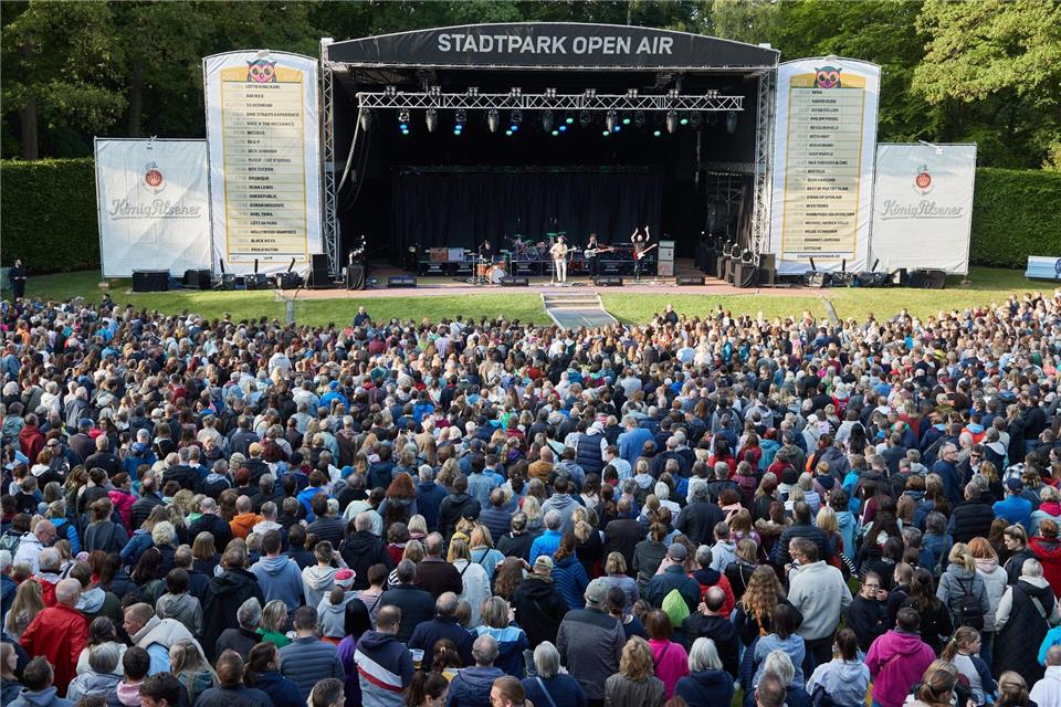 Rund 4.000 Besucherinnen und Besucher finden in der Spielstätte Platz. (Archivfoto)Georg Wendt/dpa