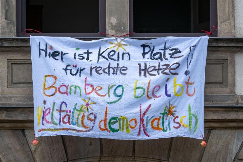 Rund 4.000 Menschen demonstrieren in Bamberg gegen Rechts. Pia Bayer/dpa
