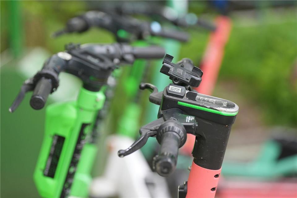 Rund 60 Prozent der Verletzten nach einem E-Scooter-Unfall waren Männer. (Symbolbild)Marcus Brandt/dpa