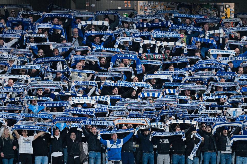 Rund 600 Magdeburger Fans waren ins Saarland gereistUwe Anspach/dpa