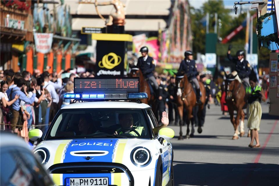 Rund 600 Polizisten sind in diesem Jahr auf dem wohl größten Volksfest der Welt im Einsatz. (Archivfoto)Felix Hörhager/dpa