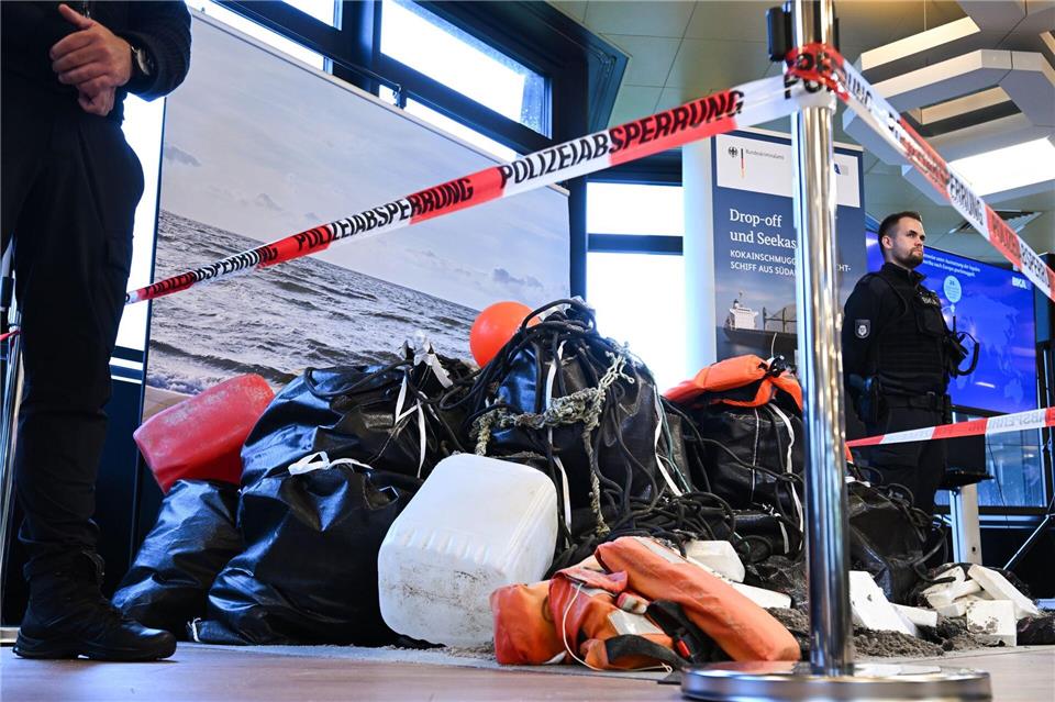 Rund 630 Kilogramm Kokain sind bei einem gescheiterten See-Drogentransport an die Insel Borkum angeschwemmt worden. Arne Dedert/dpa