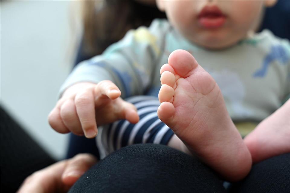 Rund 654.300 Babys wurden vergangenes Jahr in Deutschland geboren (Symbolbild).Elisa Schu/dpa