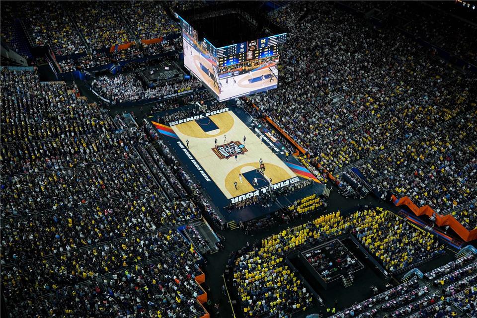 Rund 70.000 Zuschauer waren im NFL-Stadion der Indianapolis Colts live dabei.AJ Mast/AP/dpa